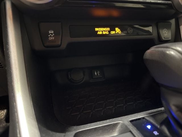 2019 Toyota RAV4 LE AWD - 22986608 - 22