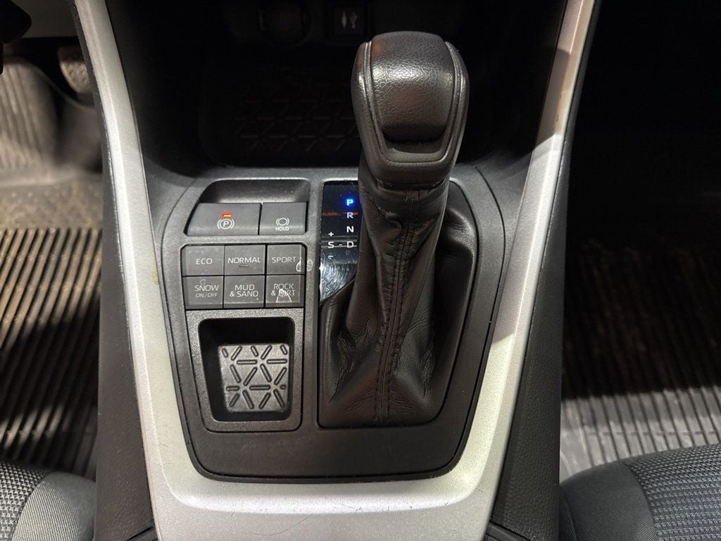 2019 Toyota RAV4 LE AWD - 22986608 - 23