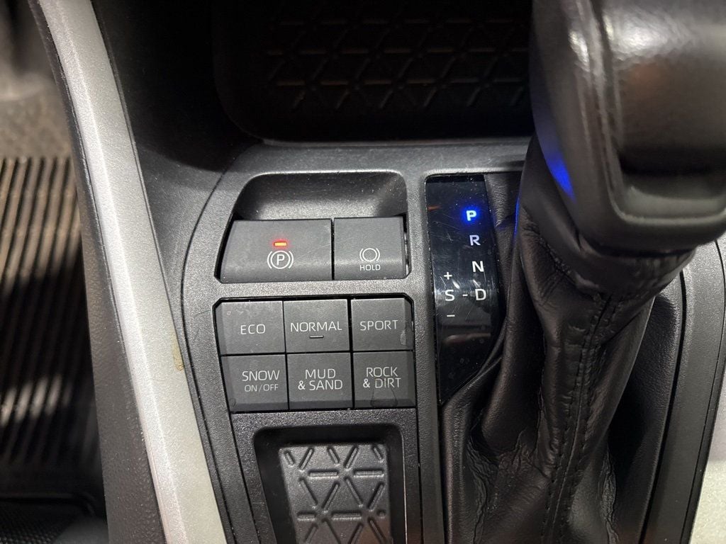 2019 Toyota RAV4 LE AWD - 22986608 - 24