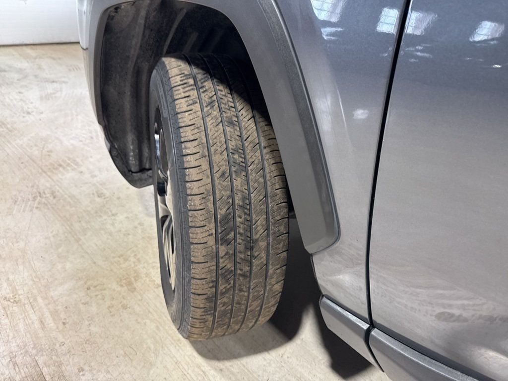 2019 Toyota RAV4 LE AWD - 22986608 - 2