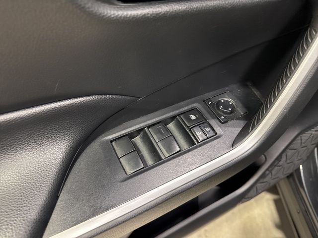 2019 Toyota RAV4 LE AWD - 22986608 - 30