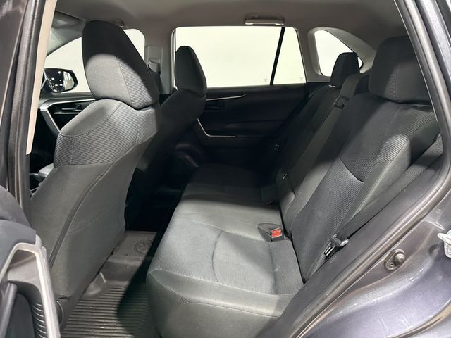 2019 Toyota RAV4 LE AWD - 22986608 - 31