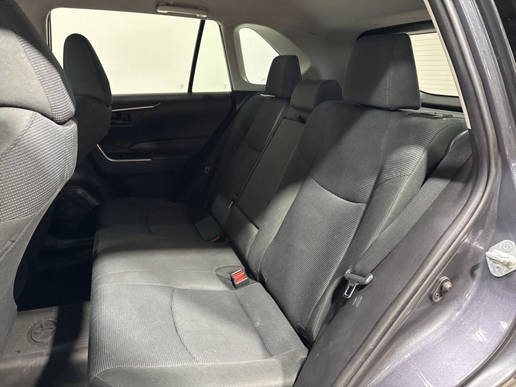 2019 Toyota RAV4 LE AWD - 22986608 - 32