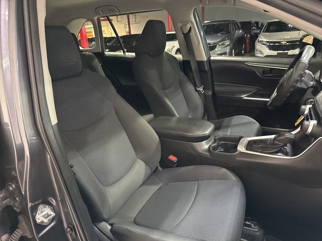 2019 Toyota RAV4 LE AWD - 22986608 - 42