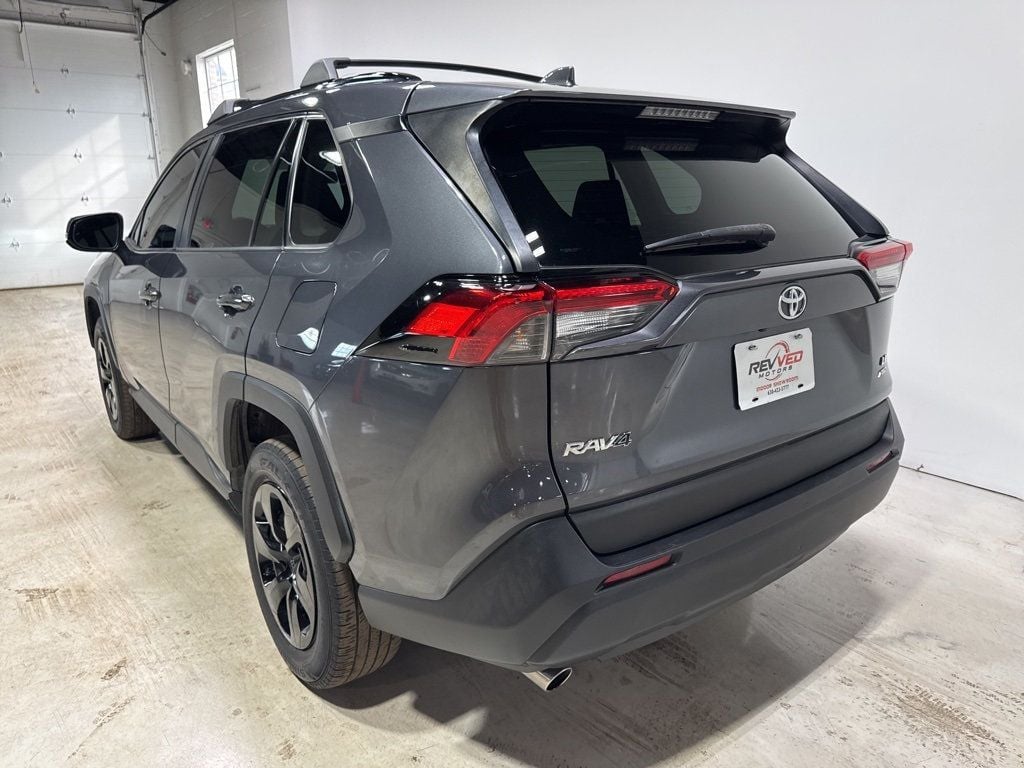 2019 Toyota RAV4 LE AWD - 22986608 - 4