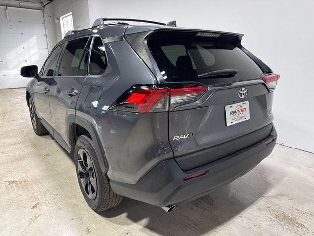 2019 Toyota RAV4 LE AWD - 22986608 - 4
