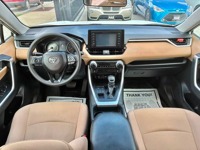 2019 Toyota RAV4 LE AWD - 23039763 - 10