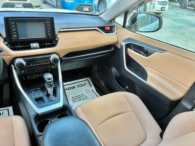 2019 Toyota RAV4 LE AWD - 23039763 - 11