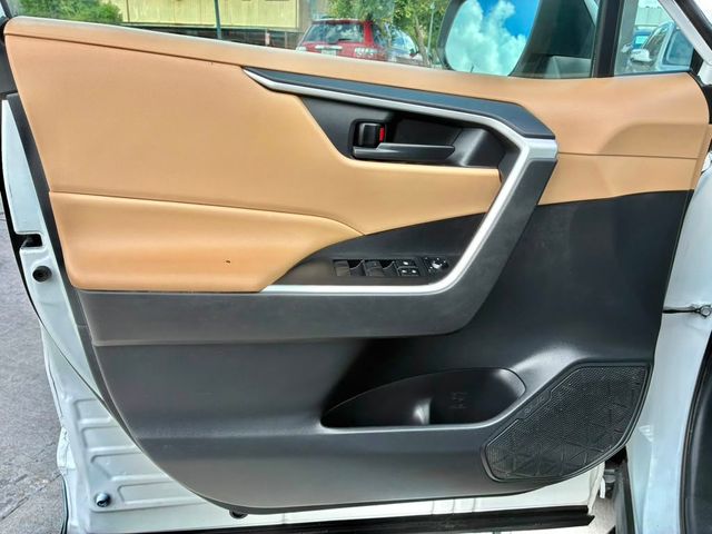 2019 Toyota RAV4 LE AWD - 23039763 - 13