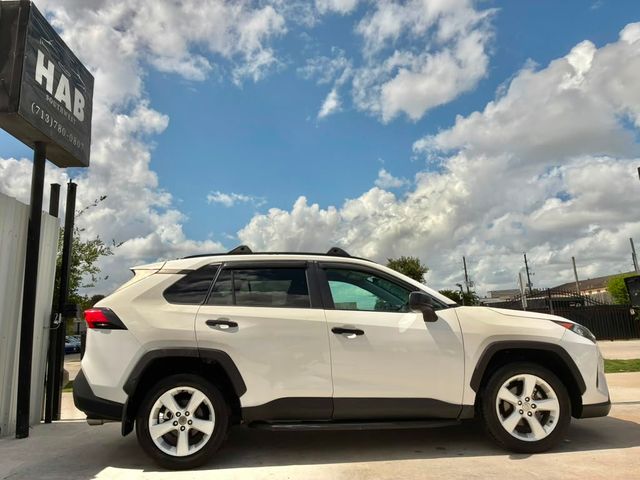 2019 Toyota RAV4 LE AWD - 23039763 - 4