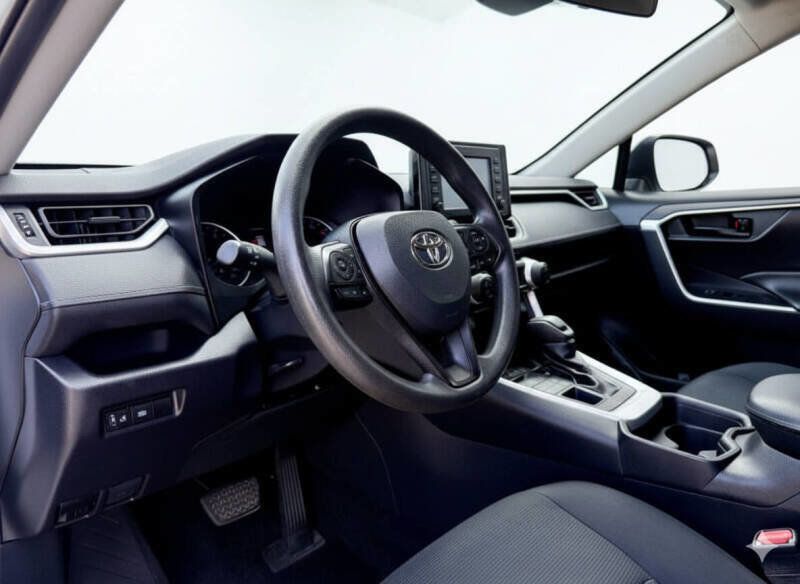 2019 Toyota RAV4 LE AWD - 22889943 - 9