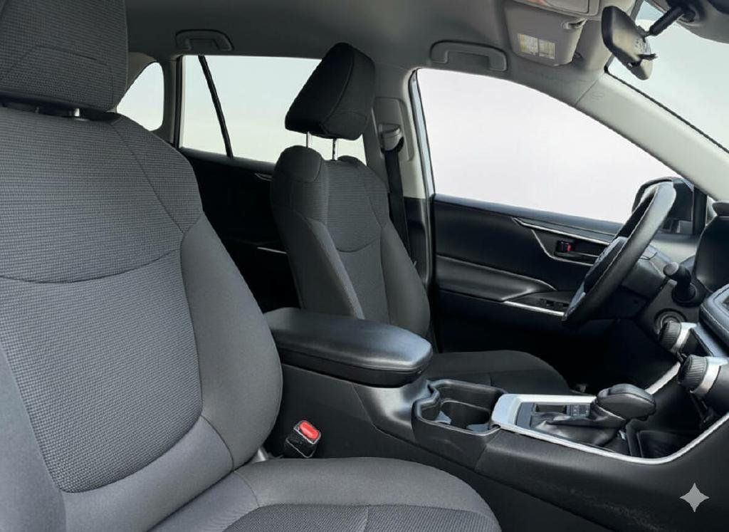 2019 Toyota RAV4 LE AWD - 22889943 - 15