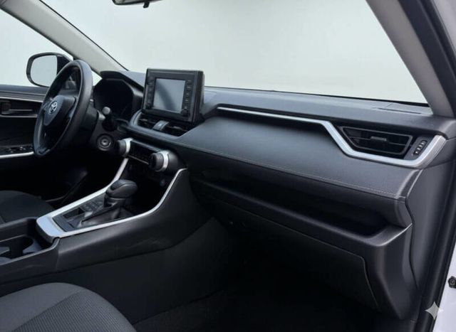 2019 Toyota RAV4 LE AWD - 22889943 - 15