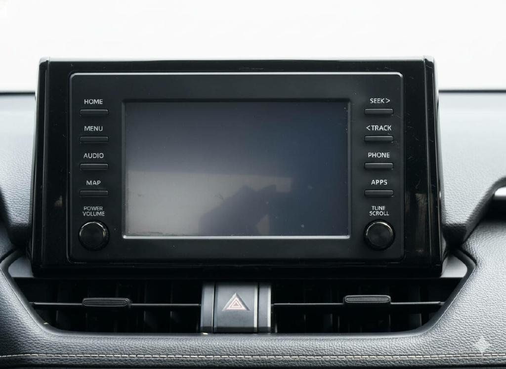 2019 Toyota RAV4 LE AWD - 22889943 - 18