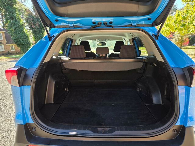 2019 Toyota RAV4 LE AWD - 22945427 - 14