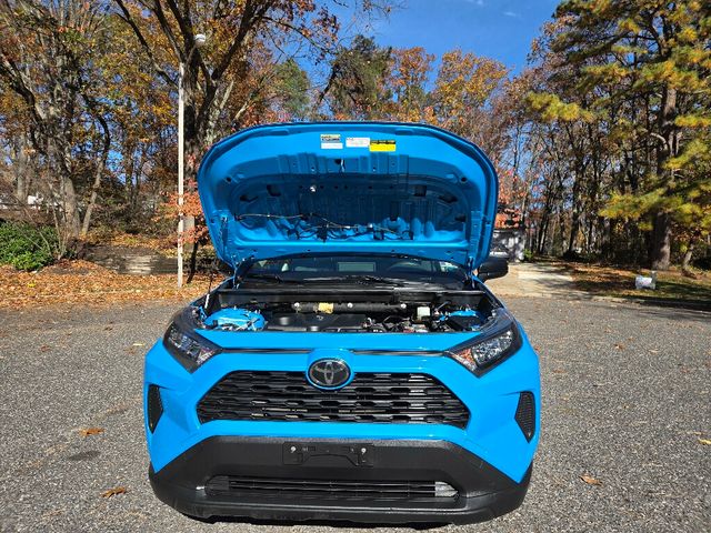 2019 Toyota RAV4 LE AWD - 22945427 - 17