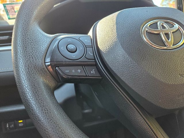 2019 Toyota RAV4 LE AWD - 22945427 - 19