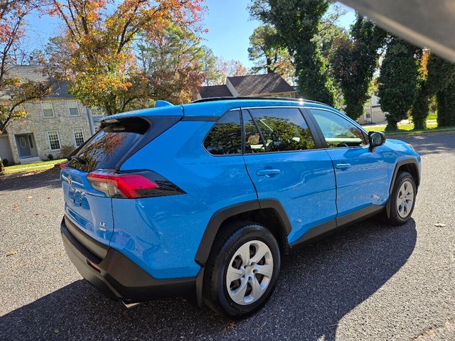2019 Toyota RAV4 LE AWD - 22945427 - 4