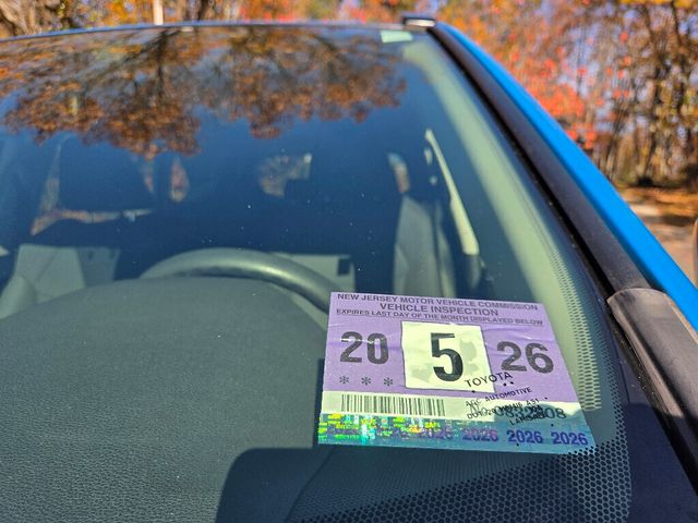 2019 Toyota RAV4 LE AWD - 22945427 - 8