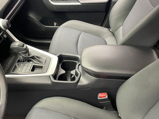 2019 Toyota RAV4 LE AWD - 22962960 - 19