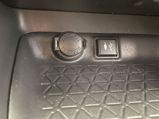 2019 Toyota RAV4 LE AWD - 22962960 - 23