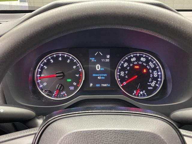 2019 Toyota RAV4 LE AWD - 22962960 - 32