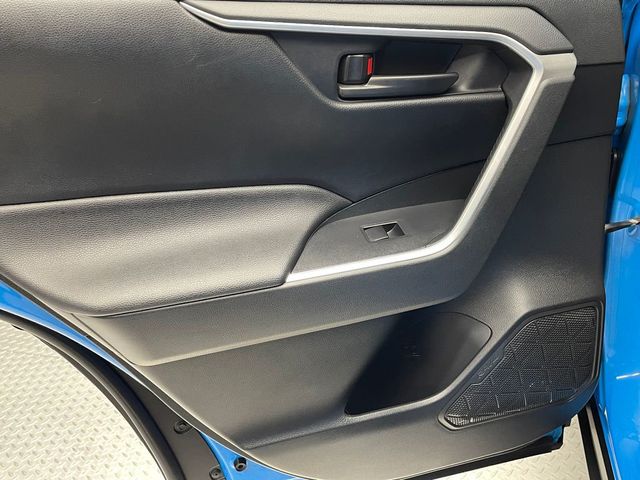 2019 Toyota RAV4 LE AWD - 22962960 - 35