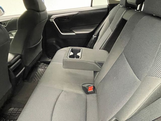 2019 Toyota RAV4 LE AWD - 22962960 - 37