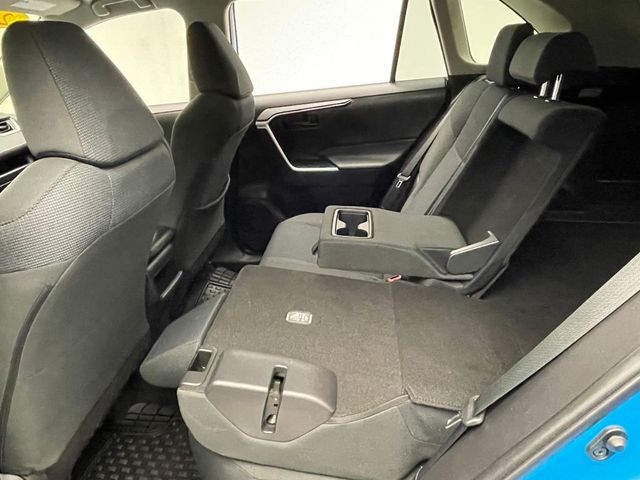2019 Toyota RAV4 LE AWD - 22962960 - 38