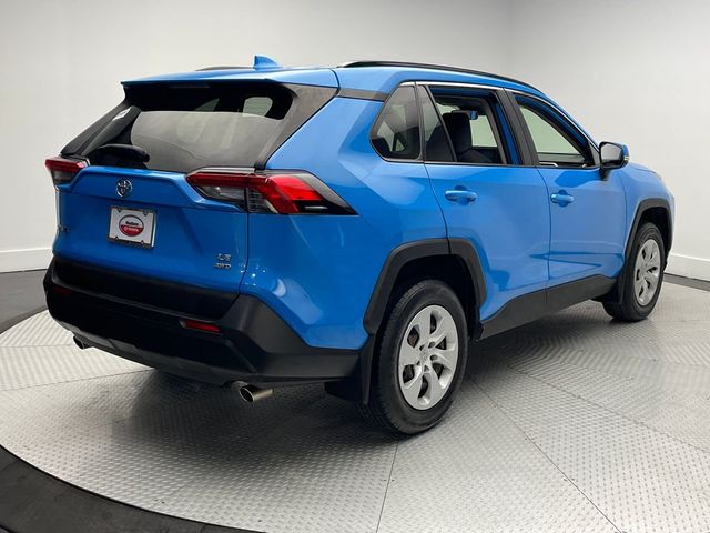2019 Toyota RAV4 LE AWD - 22962960 - 4