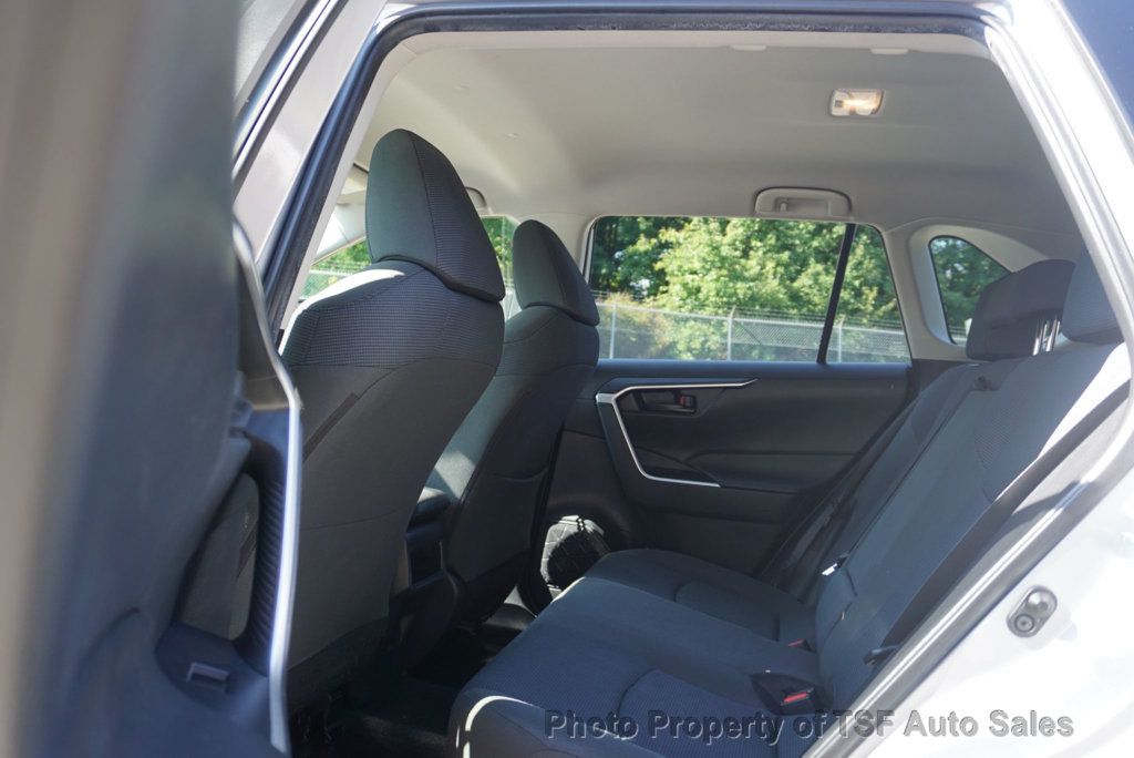 2019 Toyota RAV4 LE photo 9