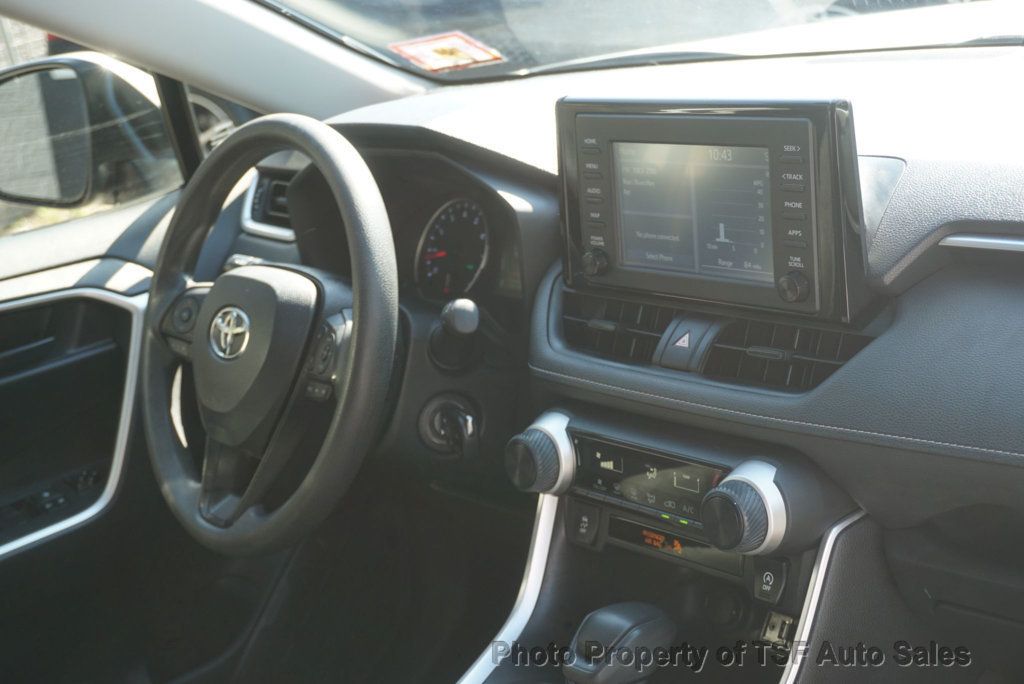 2019 Toyota RAV4 LE photo 14