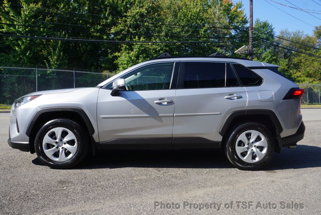 2019 Toyota RAV4 LE photo 5