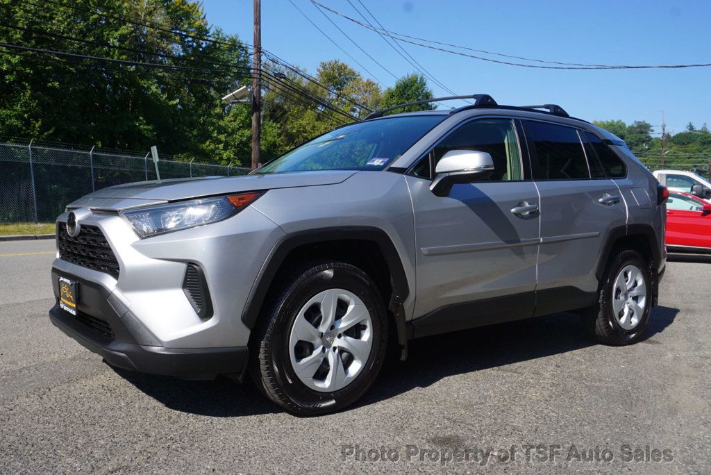 2019 Toyota RAV4 LE photo 6