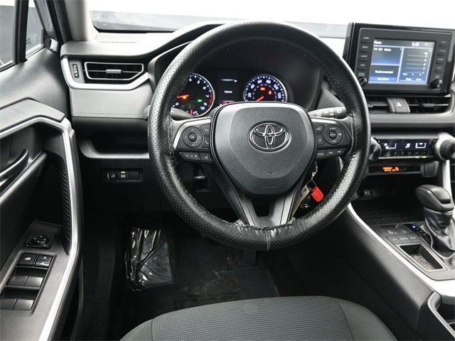 2019 Toyota RAV4 LE FWD - 22954261 - 14