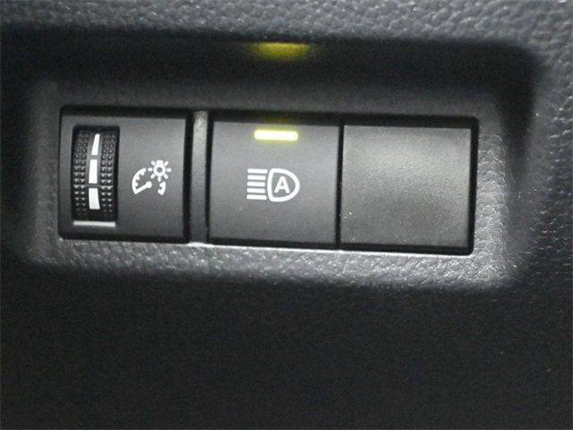 2019 Toyota RAV4 LE FWD - 22954261 - 25