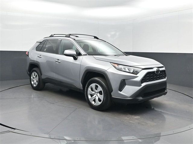 2019 Toyota RAV4 LE FWD - 22954261 - 33