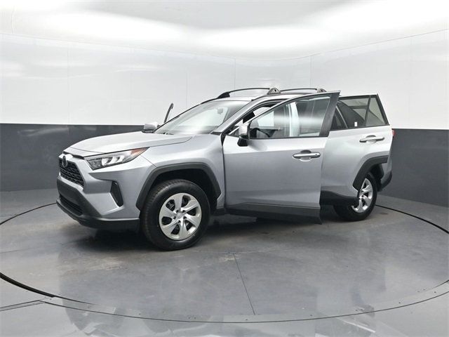 2019 Toyota RAV4 LE FWD - 22954261 - 35
