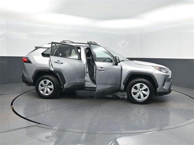 2019 Toyota RAV4 LE FWD - 22954261 - 36