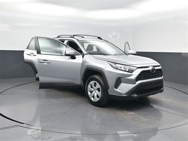 2019 Toyota RAV4 LE FWD - 22954261 - 37