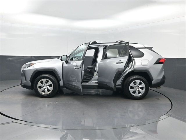 2019 Toyota RAV4 LE FWD - 22954261 - 38