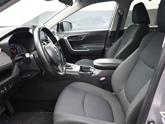 2019 Toyota RAV4 LE FWD - 22954261 - 6