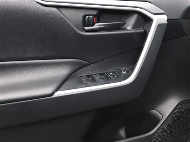 2019 Toyota RAV4 LE FWD - 22954261 - 7