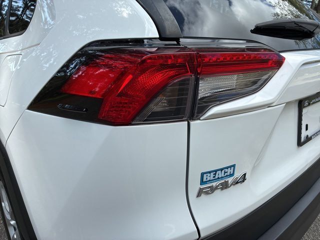 2019 Toyota RAV4 LE FWD - 23007232 - 12