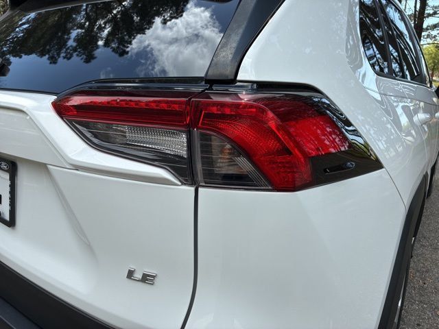 2019 Toyota RAV4 LE FWD - 23007232 - 13