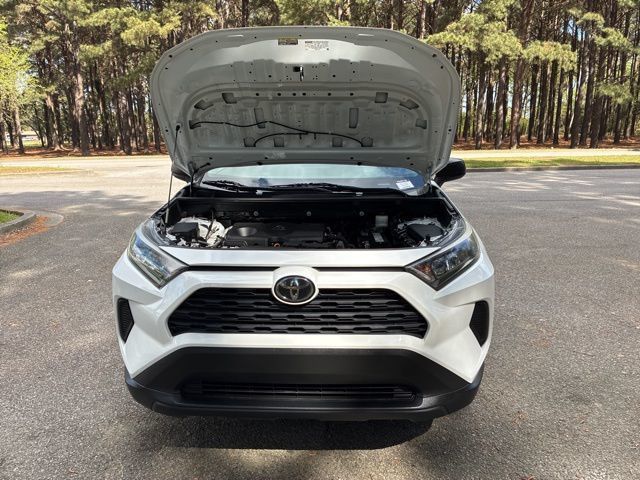 2019 Toyota RAV4 LE FWD - 23007232 - 19