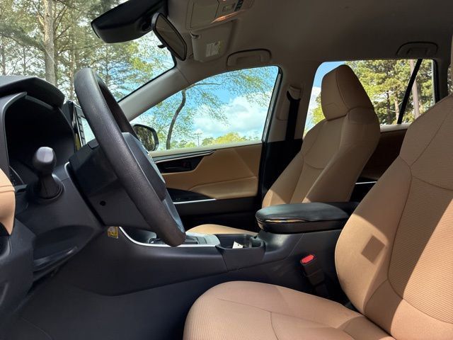 2019 Toyota RAV4 LE FWD - 23007232 - 20