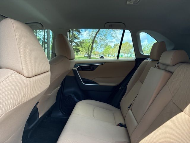 2019 Toyota RAV4 LE FWD - 23007232 - 21