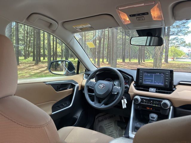 2019 Toyota RAV4 LE FWD - 23007232 - 24