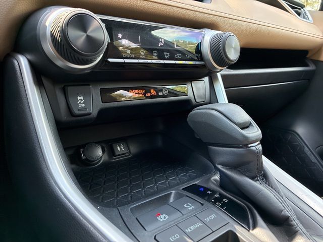 2019 Toyota RAV4 LE FWD - 23007232 - 30